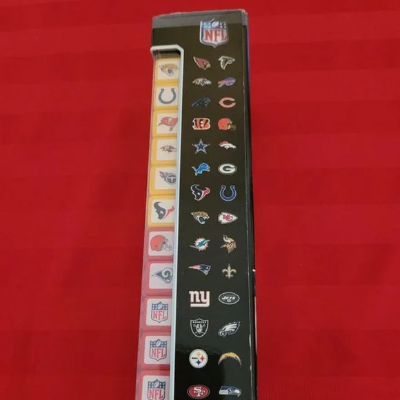 2018 N.F.L., FANZY / YAHTZEE GAME, STILL SEALED!!! - Picture 2 of 5